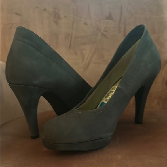 Adrienne Vittadini Dark Gray Heels - Picture 1 of 5